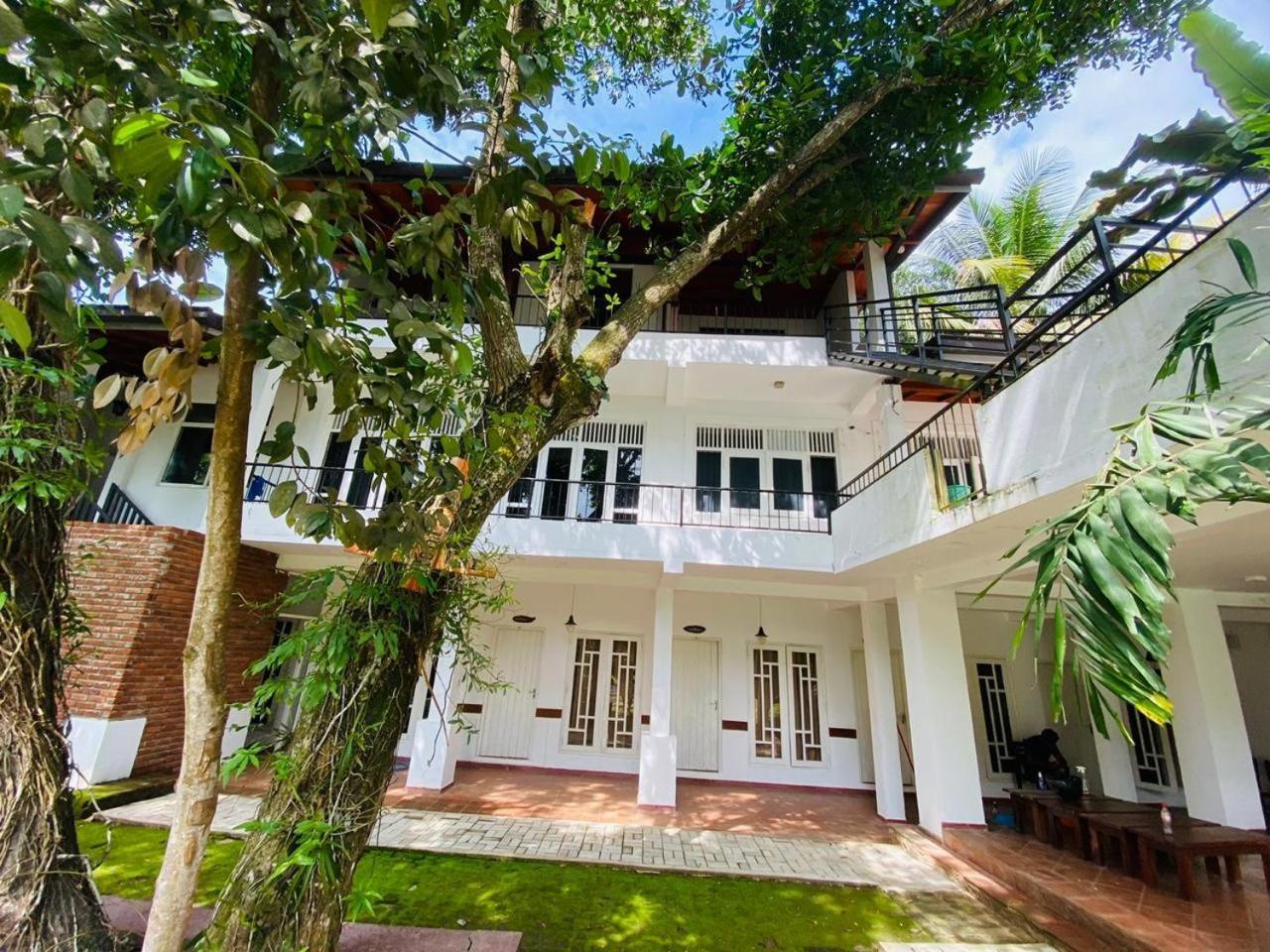 Hotel The Shade Brothers Katunayaka Exterior foto